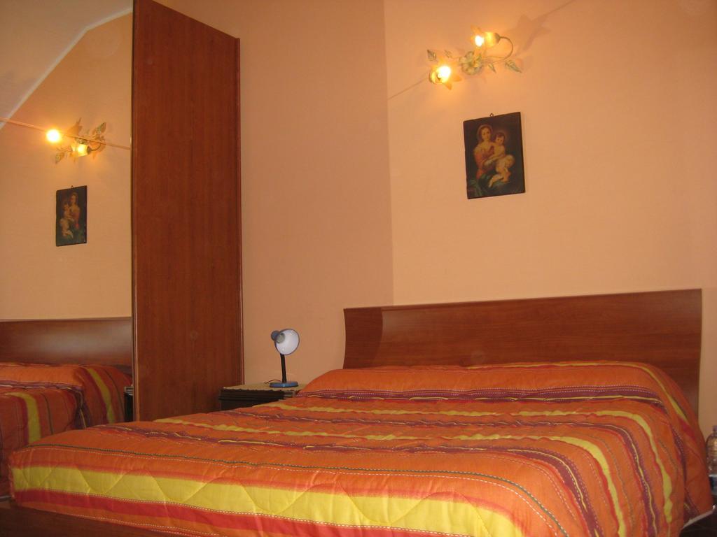 Villa Nina Trecastagni Szoba fotó